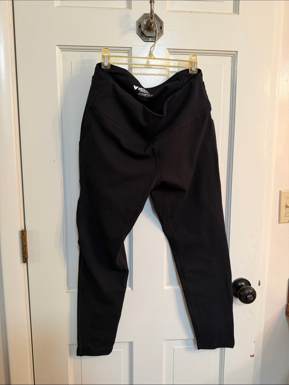 Korsa High-Waist Cropped Black Running Leggings with Pockets